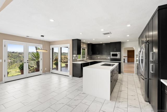 6518 Monte Fuego, Rancho Santa Fe CA: https://media.crmls.org/mediaz/1d5b8d9a-3b30-4362-984e-b2852d71f83c.jpg