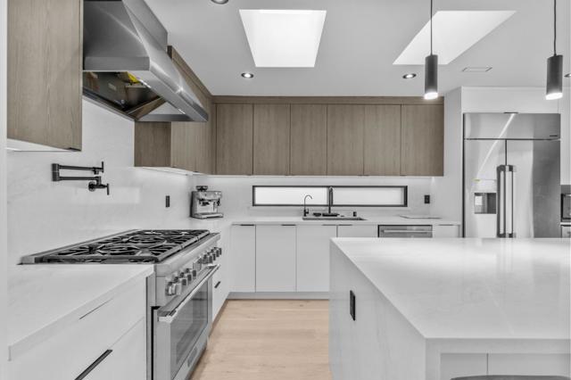 243 Aviador Avenue, Millbrae CA: https://media.crmls.org/mediaz/1d5ba35b-0d38-4ae1-8856-1655ea873a78.jpg