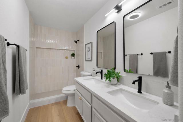 1052 Via Vera Cruz, San Marcos CA: https://media.crmls.org/mediaz/1d5cc8fa-ed1f-4835-8c2a-399680b78d4e.jpg