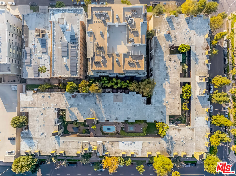 https://media.crmls.org/mediaz/1d5ce1e6-0bd5-4ff6-8744-14cde7e5f0ce.jpg?preset=X-Large
