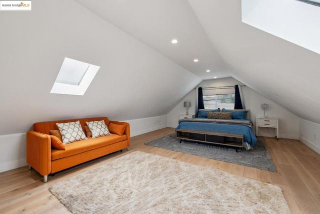 1537 Revere AVE, San Francisco CA: https://media.crmls.org/mediaz/1d5d23a4-9da5-4f26-a4e4-879fae125cb8.jpg