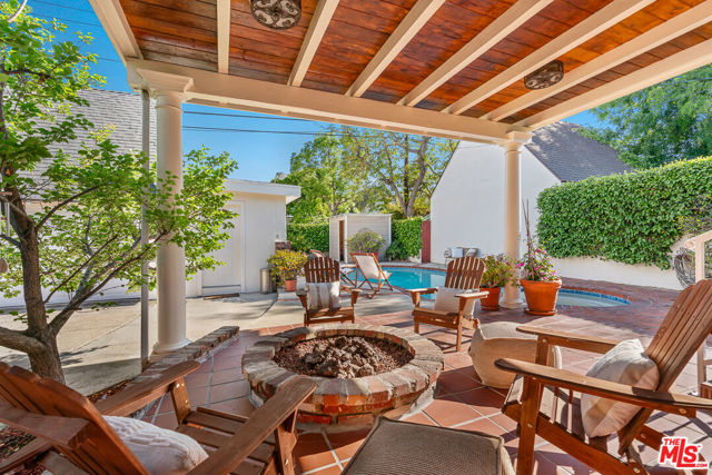 2338 Paloma Street, Pasadena CA: https://media.crmls.org/mediaz/1d5d758a-33f0-47e1-9e7f-bb259af3e641.jpg