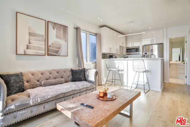 2207 Ocean Front Walk, Venice CA: https://media.crmls.org/mediaz/1d5df659-229e-4ba2-876e-f3a91b4d1aa5.jpg