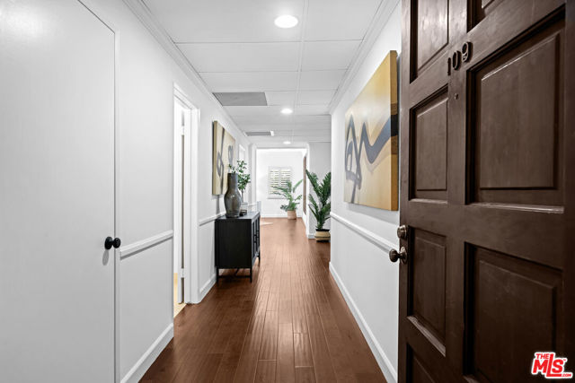 11928 Kiowa Avenue, Los Angeles CA: https://media.crmls.org/mediaz/1d5f71bb-b1e4-4868-b3ed-78e7a8ede0a3.jpg