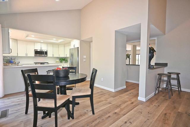 241 Belaire Ct, Danville CA: https://media.crmls.org/mediaz/1d5f7d34-264f-4e94-8cdc-3496e69d4305.jpg