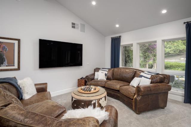 5041 El Secreto, Rancho Santa Fe CA: https://media.crmls.org/mediaz/1d60038a-4664-4ed9-a775-89b412b70667.jpg