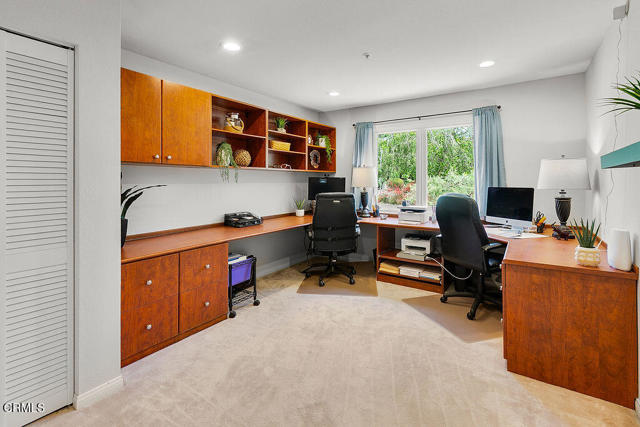 2735 Los Pinos Circle, Camarillo CA: https://media.crmls.org/mediaz/1d605bfe-01ba-445c-9576-127cd6ef8531.jpg