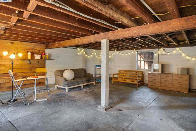 5731 Hermann St, Oakland CA: https://media.crmls.org/mediaz/1d608383-01b7-46d9-a441-758b99ef93ad.jpg