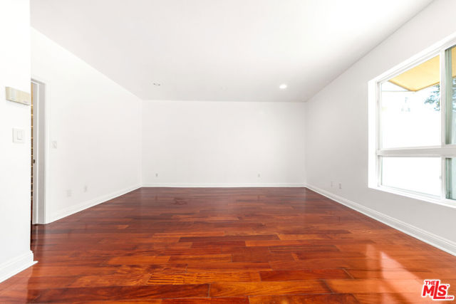 1020 Hilldale Avenue, West Hollywood CA: https://media.crmls.org/mediaz/1d60dd51-8f88-42a8-bbe5-d9c36ec973e7.jpg