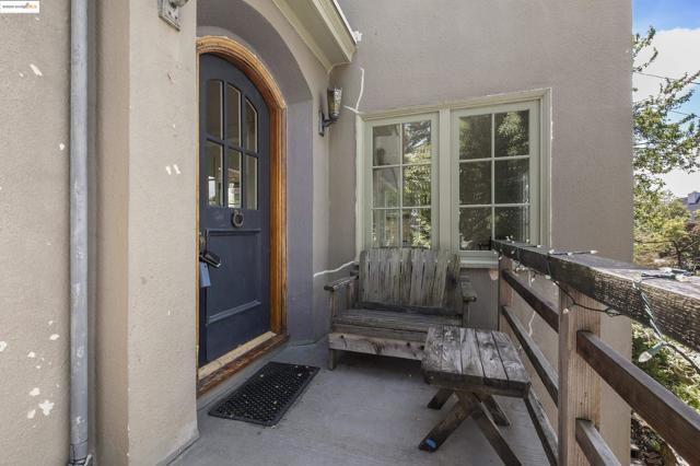 1001 Cragmont Ave, Berkeley CA: https://media.crmls.org/mediaz/1d611c9c-e9b9-41b8-8faa-7d4bbb242cec.jpg