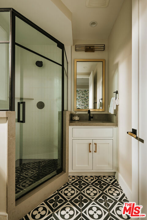 16021 Northfield Street, Pacific Palisades CA: https://media.crmls.org/mediaz/1d618146-8b45-4bad-a01c-21575e360203.jpg