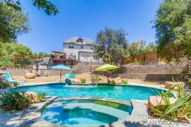 210 Frances Dr, El Cajon CA: https://media.crmls.org/mediaz/1d6187b1-92d7-4b99-bf79-4c242cb15ac5.jpg