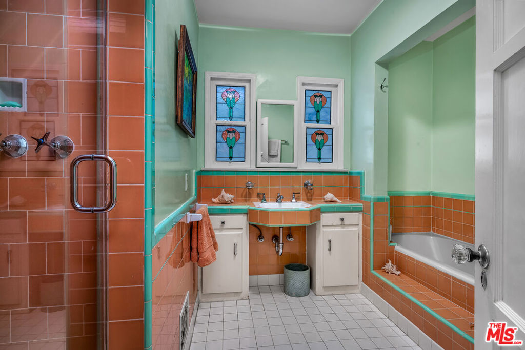 https://media.crmls.org/mediaz/1d61ab51-56a6-4a59-a6b0-0913040ef11f.jpg?preset=X-Large