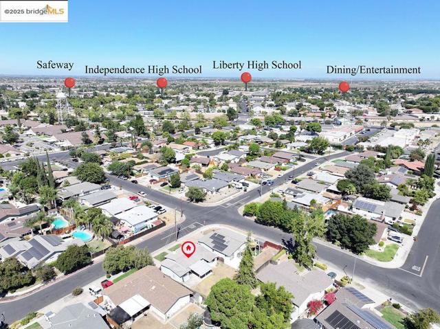 798 Oak St, Brentwood CA: https://media.crmls.org/mediaz/1d62f656-41ef-4cee-9448-d63ae42399fa.jpg