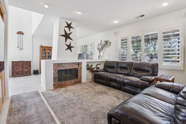 542 Lee Circle, Chula Vista CA: https://media.crmls.org/mediaz/1d6399db-7b95-4d25-9fb2-d2f774cbbca1.jpg