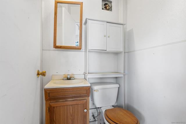 719 Marsolan Ave, Solana Beach CA: https://media.crmls.org/mediaz/1d63ff90-60b5-4aee-ad94-72b91d3080b5.jpg