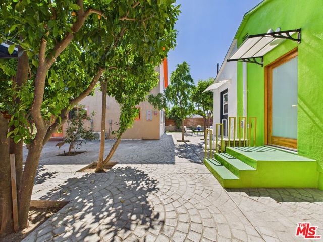 17660 Martha Street, Encino CA: https://media.crmls.org/mediaz/1d640e8d-7593-4056-aa14-0f34d4f31077.jpg