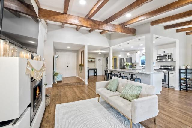 Detail Gallery Image 6 of 44 For 1151 Sander Ct, Escondido,  CA 92026 - 3 Beds | 2 Baths