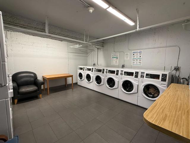 4096 17th Street, San Francisco CA: https://media.crmls.org/mediaz/1d661ef8-44e0-4d5f-8b9b-a6c2327f6799.jpg