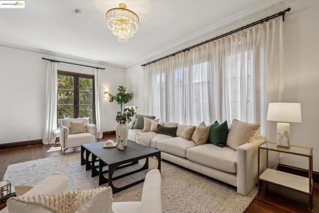 612 Longridge Rd, Oakland CA: https://media.crmls.org/mediaz/1d6629d6-9cfb-401a-a809-0845e2cb1b3a.jpg