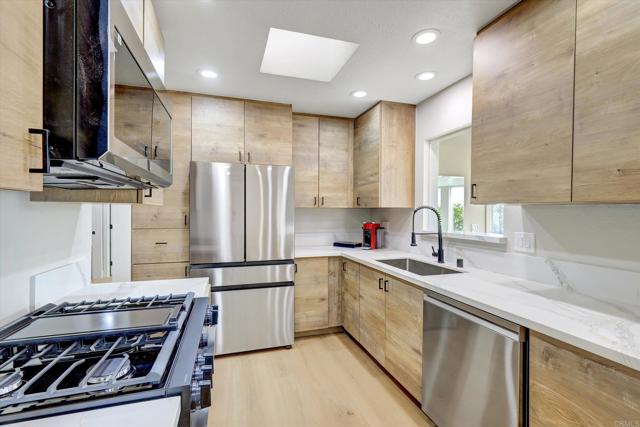 Detail Gallery Image 12 of 75 For 4107 Cole Way, San Diego,  CA 92117 - 3 Beds | 2 Baths