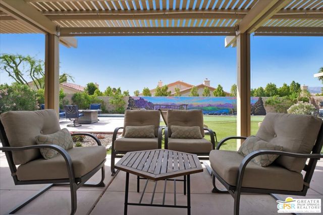 74121 Kingston Court, Palm Desert CA: https://media.crmls.org/mediaz/1d666aed-0be9-415c-995c-a327f0bccf9d.jpg