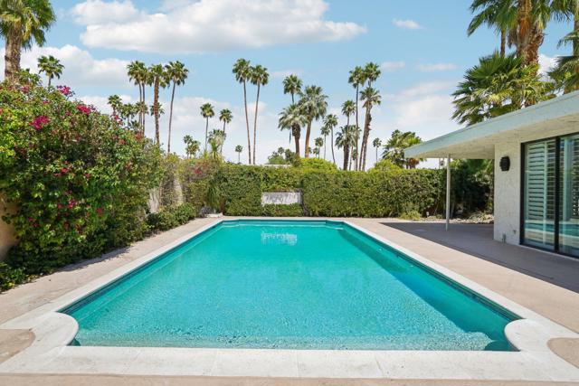 1540 E Sierra Way, Palm Springs CA: https://media.crmls.org/mediaz/1d671fd0-f289-4ec2-89b4-41eedab2e44b.jpg