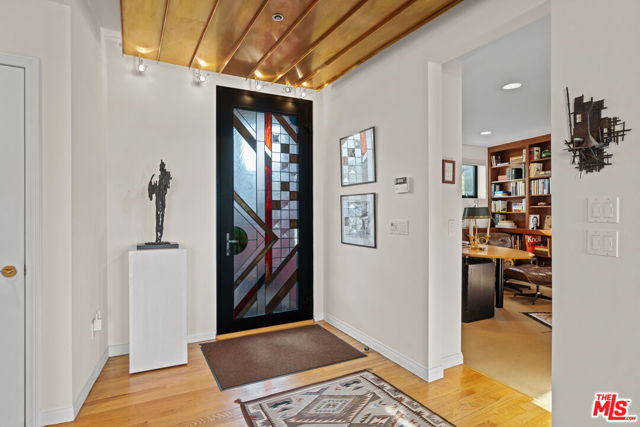 2204 Maravilla Drive, Los Angeles CA: https://media.crmls.org/mediaz/1d6776b8-0328-4a1e-ab26-c64e73868b6a.jpg