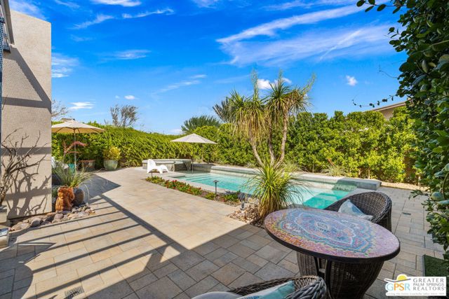 702 Axis Way, Palm Springs CA: https://media.crmls.org/mediaz/1d67a15e-4ea1-4306-b56f-e402217cd4a3.jpg