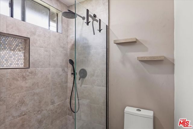 7427 Cleon Avenue, Sun Valley CA: https://media.crmls.org/mediaz/1d67ee38-e335-4836-9803-b4debaa64a2e.jpg