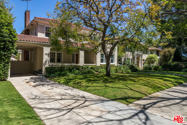 1622 N Orange Grove Avenue, Los Angeles CA: https://media.crmls.org/mediaz/1d68151b-008a-4b20-adb3-3f461627bf28.jpg