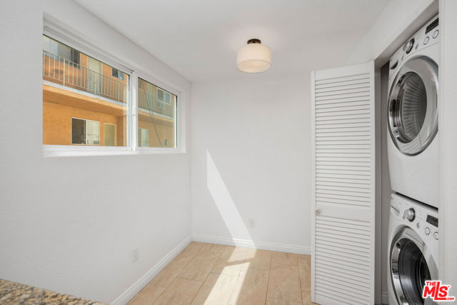 13948 Moorpark Street, Sherman Oaks CA: https://media.crmls.org/mediaz/1d6829be-c4c6-4d08-9e2a-8d8a97468a90.jpg