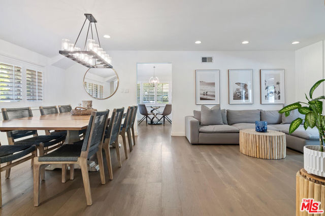4909 Encino Terrace, Encino CA: https://media.crmls.org/mediaz/1d68ebc4-9770-444c-b910-ff1f3f31e6ec.jpg
