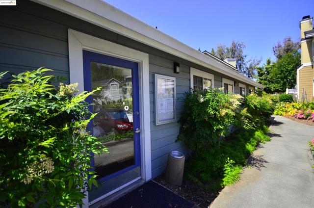 2915 N Texas St, Fairfield CA: https://media.crmls.org/mediaz/1d698847-b268-431d-afee-72882961e940.jpg