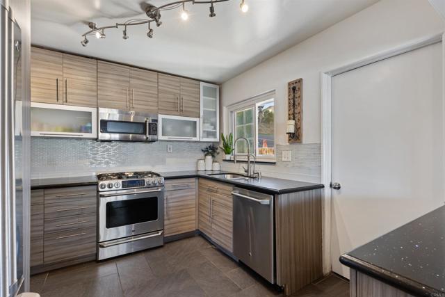 2482 Calle Tres Lomas, Paradise Hills CA: https://media.crmls.org/mediaz/1d69b7d8-a4c8-4e3e-ad73-c756183fc32e.jpg