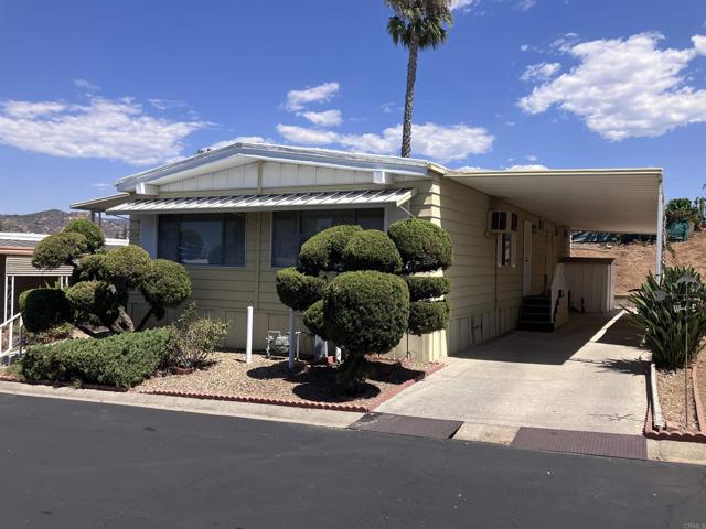 Detail Gallery Image 1 of 27 For 211 N Citrus Ave, Escondido,  CA 92027 - 2 Beds | 2 Baths