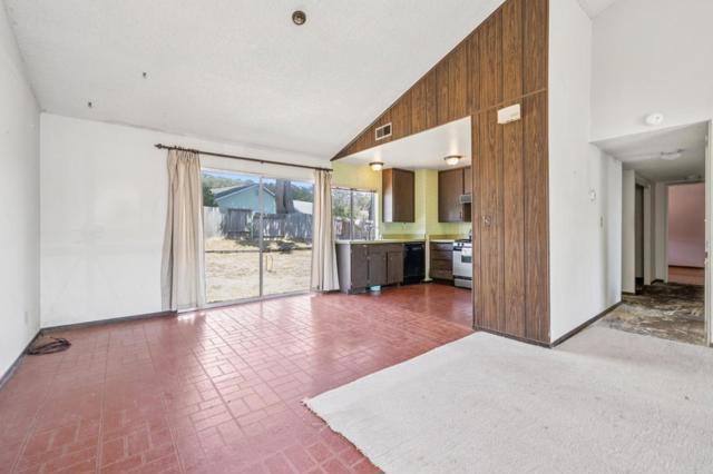 200 Bridgeport Drive, Half Moon Bay CA: https://media.crmls.org/mediaz/1d6a4563-c584-4914-93a1-a4dce912deb6.jpg