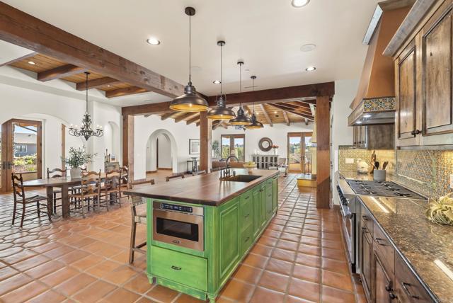 Detail Gallery Image 12 of 75 For 2525 Date Palm Ct, Vista,  CA 92084 - 3 Beds | 3/1 Baths