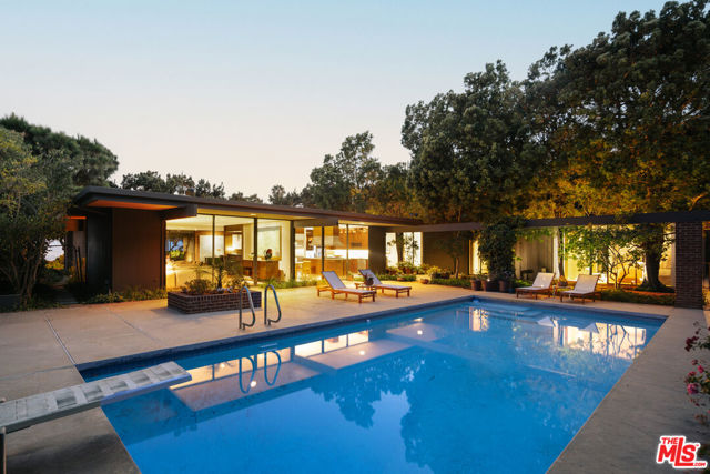 5 Bed Home for Sale in Los Angeles, California