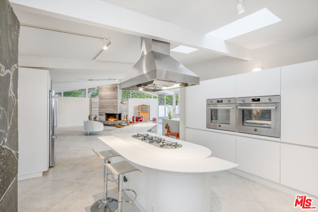 3027 Franklin Canyon Drive, Beverly Hills CA: https://media.crmls.org/mediaz/1d6aa9bf-7166-4351-9395-ff30f96e670b.jpg