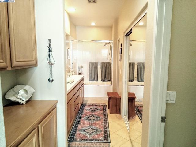 24350 Lorenzo Ln,  CA: https://media.crmls.org/mediaz/1d6b2358-e58c-49f2-922d-01ea8acb8a41.jpg