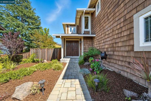 4417 Sunlight Ct, Concord CA: https://media.crmls.org/mediaz/1d6b3164-eee0-4a20-baab-bf7e6a566b44.jpg