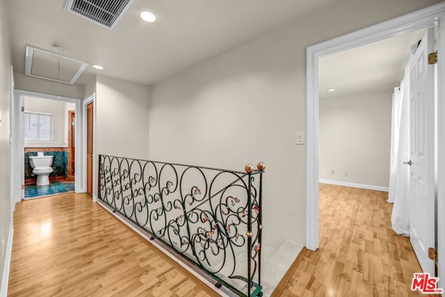 4421 Prospect Avenue, Los Angeles CA: https://media.crmls.org/mediaz/1d6b5f10-a3ec-42dd-b60e-50add7902e94.jpg