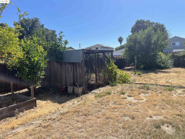 1260 Mesa St, Concord CA: https://media.crmls.org/mediaz/1d6c3d9f-e0ee-4efd-8899-701dc1d05e56.jpg