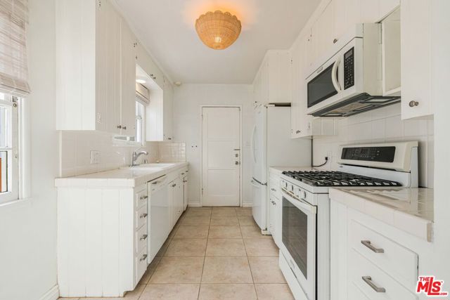 Drew Fenton | 574 Almar Avenue Pacific Palisades CA | MLS: 7469492