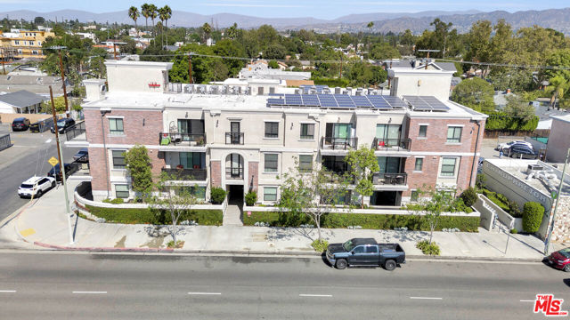 Image 2 of 17 For 10455 Magnolia Boulevard