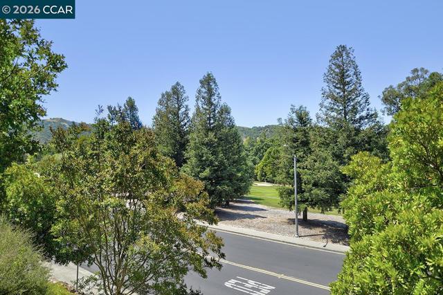 600 Terra California Dr, Walnut Creek CA: https://media.crmls.org/mediaz/1d6deb84-e962-48ea-b483-bd534af77695.jpg