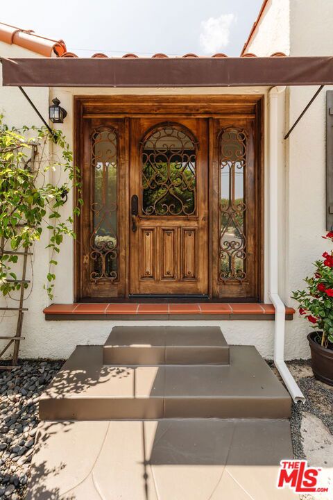 5966 Airdrome Street, Los Angeles CA: https://media.crmls.org/mediaz/1d6e432a-e4fe-47fe-9b04-e33a353c5b9a.jpg