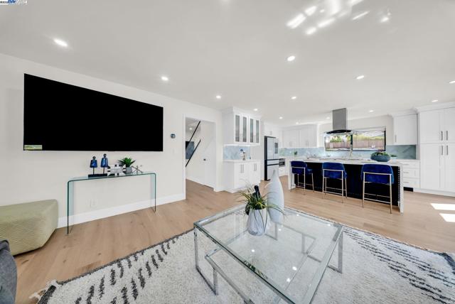524 Gamay Ct, Fremont CA: https://media.crmls.org/mediaz/1d6f7fa6-4371-4d54-8b10-d0c408f4663d.jpg