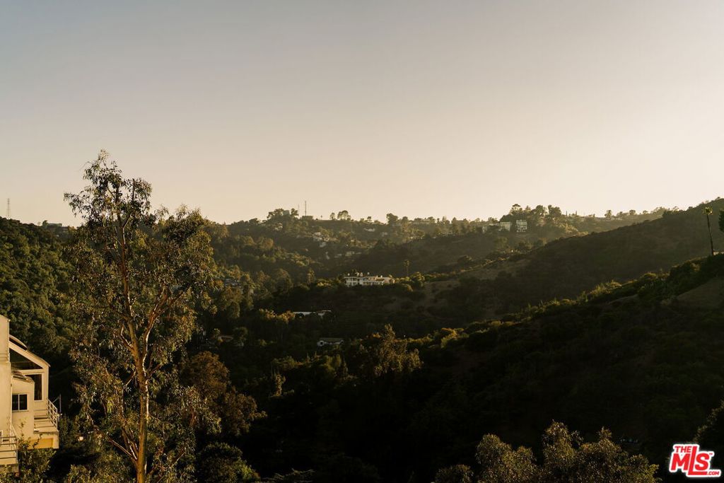 https://media.crmls.org/mediaz/1d6fa61d-6a01-4e19-9038-58d5cf3c5af0.jpg?preset=X-Large